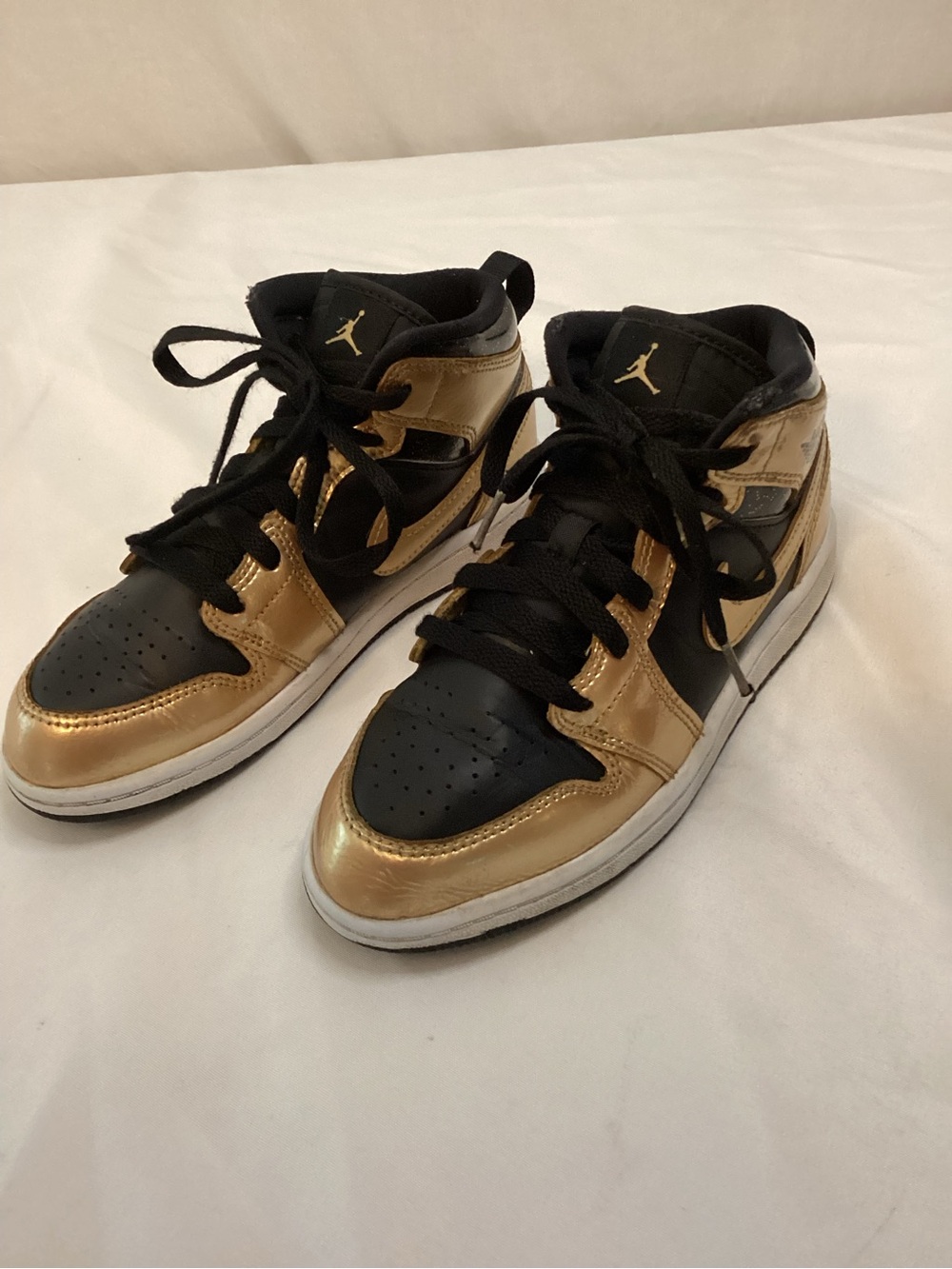 Jordan Mid-Top Sneakers in Gold and Black Size 2Y